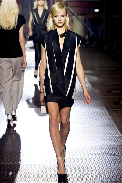 Look 26